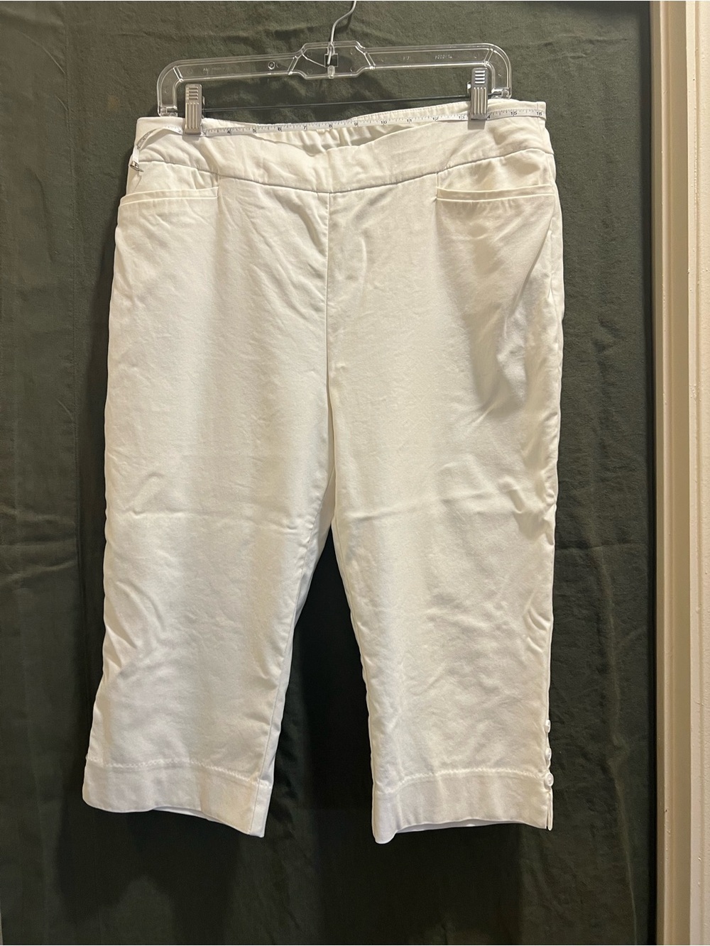 Chicos White Women's Cropped Stretch Capri